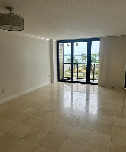 600 NE 36th St #516 — Photo 4