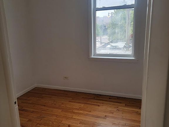 5th image of 5715 N Ashland Ave APT 202