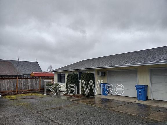 3rd image of 120 Sunny Ln