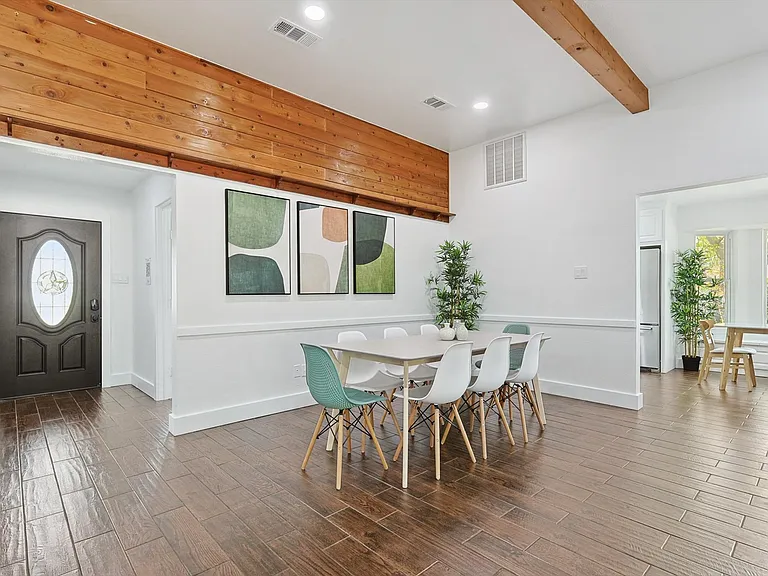 3322 Darby Ln — Photo 24