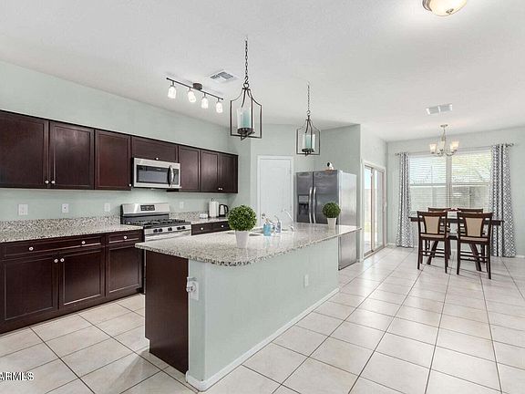 3rd image of 29234 W CLARENDON Avenue