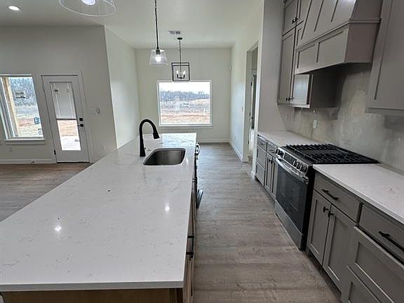 4th image of 209 Outlander Way