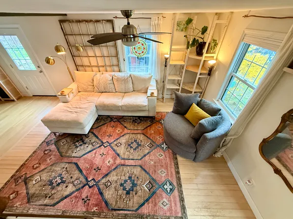20 Dismukes St, Kittery, ME 03904