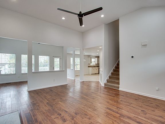 4th image of 505 Clover Leaf Ln