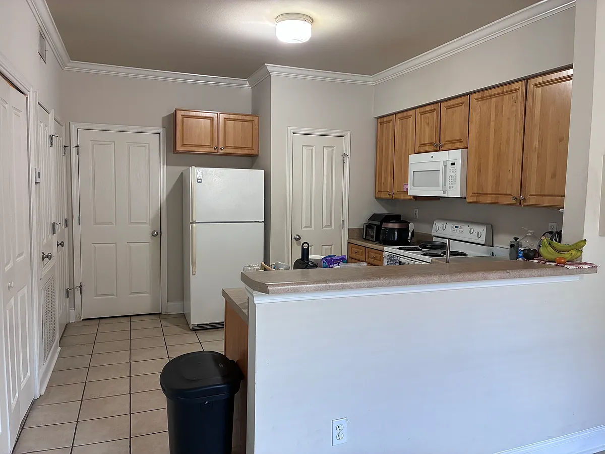 Building Photo - 4441 Burbank Dr #306