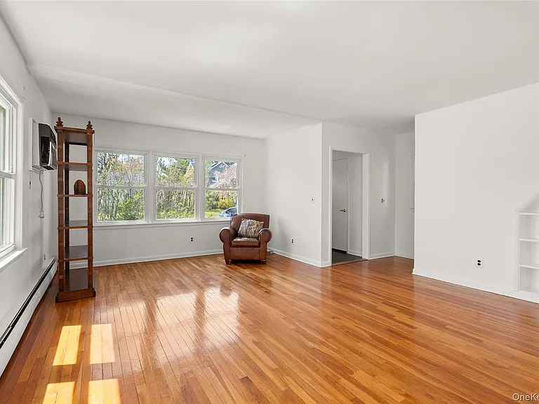 217 Greeley Ave — Photo 5