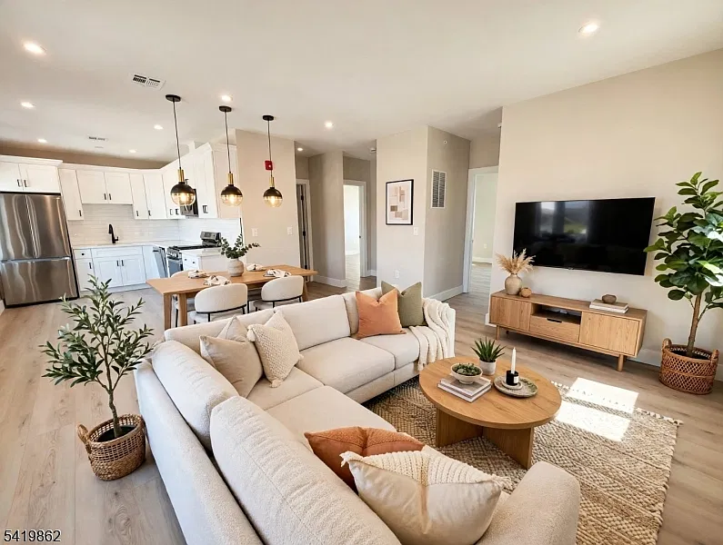 3 bed, 1.0 bath, $2,499 — Photo 1