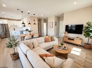 136 Elm St, Newark, NJ 07105