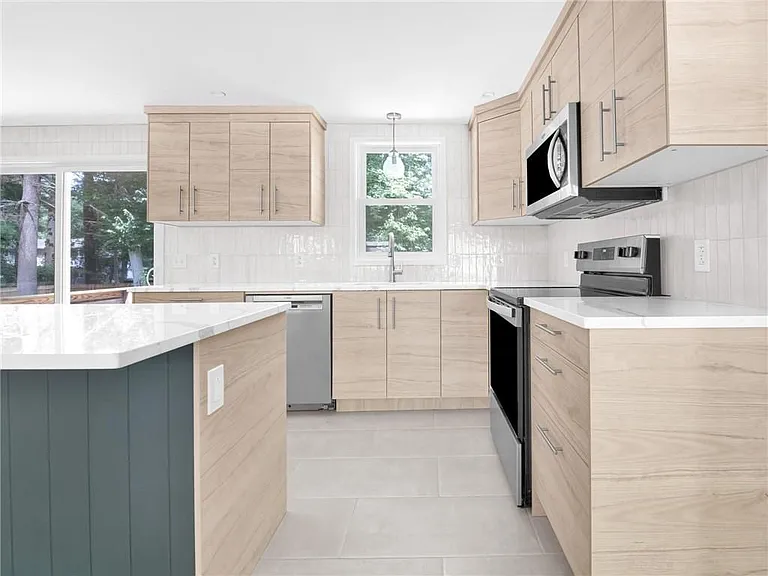 7 Jay Dr — Photo 14