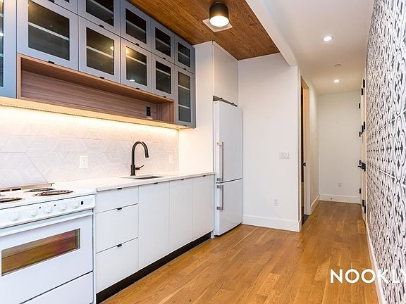 3rd image of 195 Sullivan Pl #3I