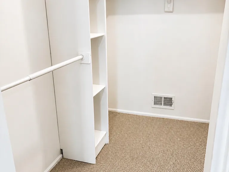 601 Lilac Ln — Photo 3