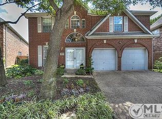 302 Riverwalk Ln, Irving, TX 75063
