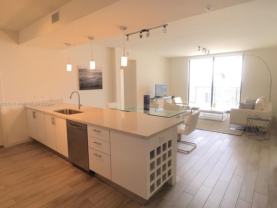 1st image of 999 SW 1st Ave APT 3305