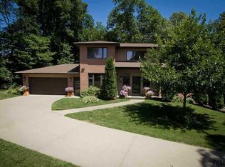 8 Truman Dr, East Dubuque, IL 61025
