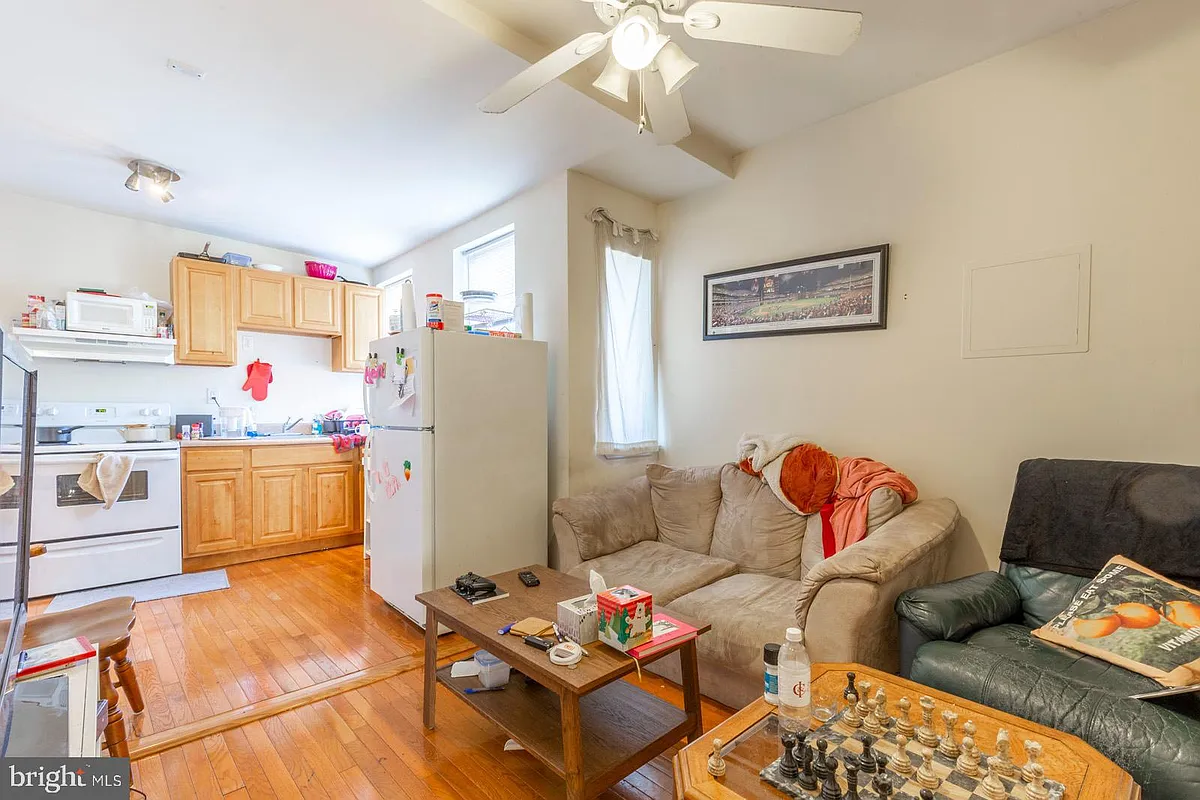 Building Photo - 2136 S 15th St #3F