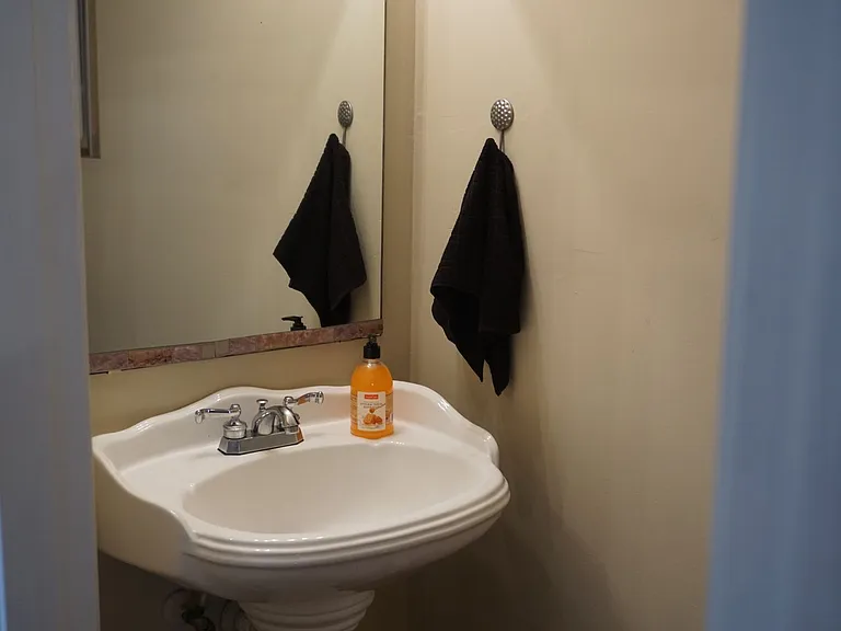 5562 Bennington Dr — Photo 10