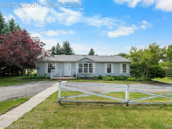 4065 Manitoba St, Auburn Hills, MI 48326