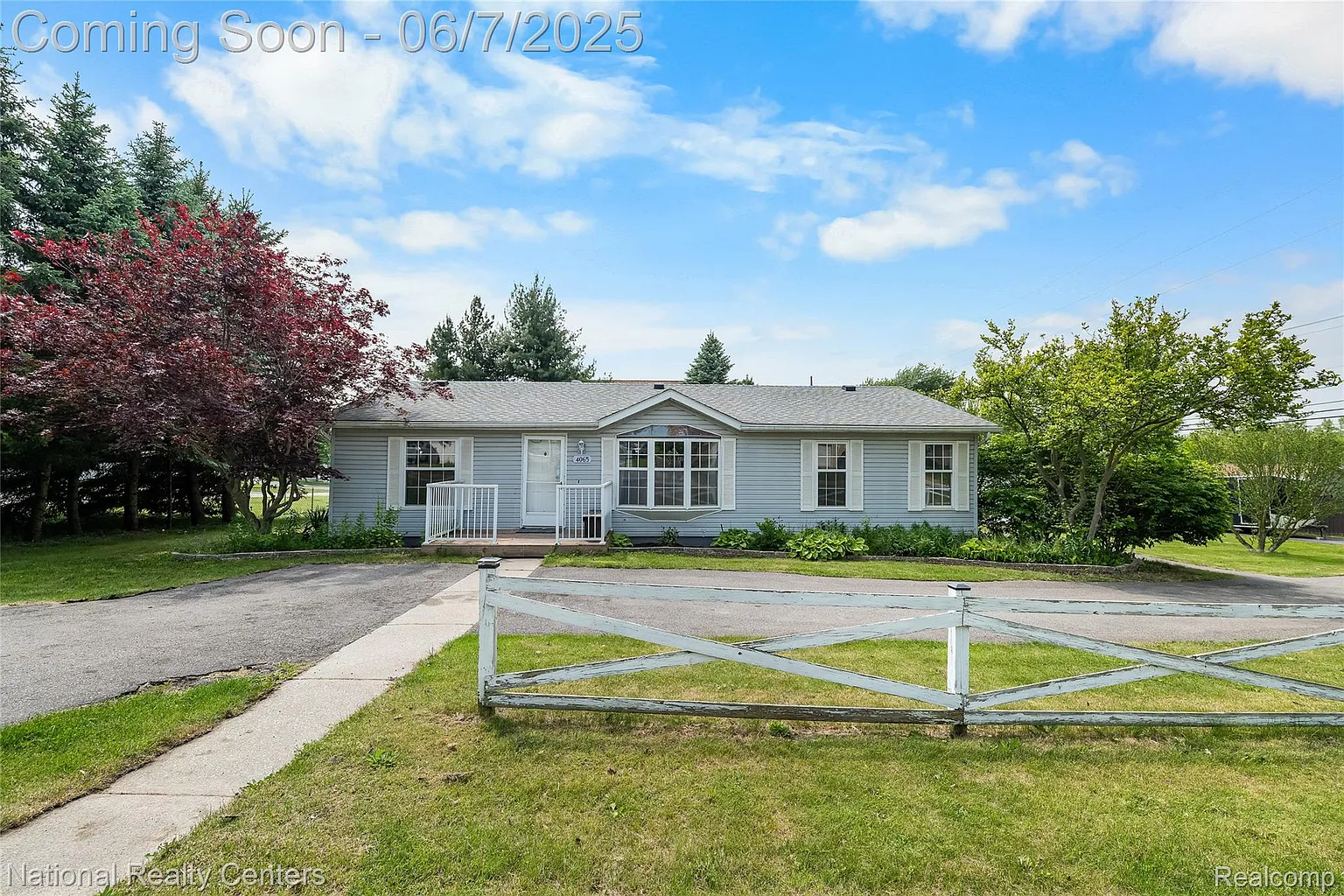 4065 Manitoba St photo 1
