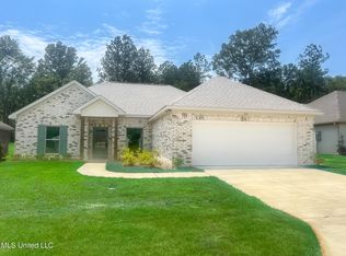 968 Riverside Ln, Pearl, MS 39208