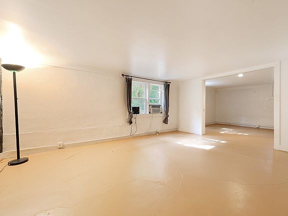 4th image of 1501 W 9th St APT D
