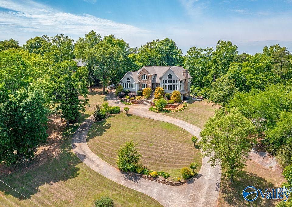 1st image of 1550 Scenic Dr