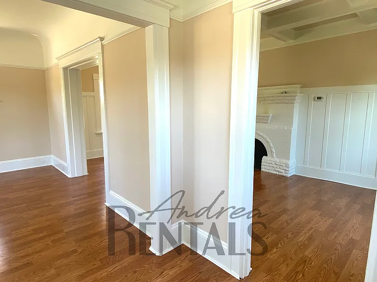 1028 Broadway — Photo 4