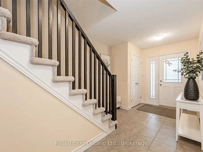 72 Mussen St — Photo 3