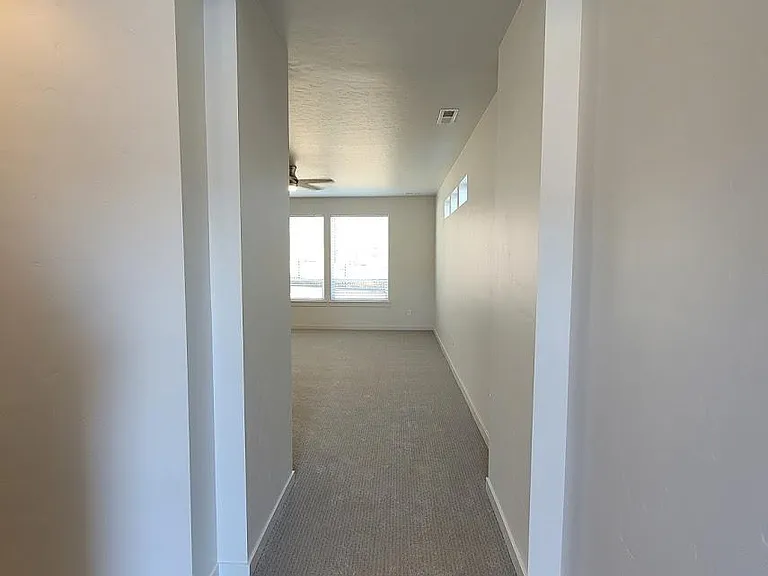220 N Caracaras Way — Photo 3