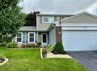 724 N Lakeside Dr, Vernon Hills, IL