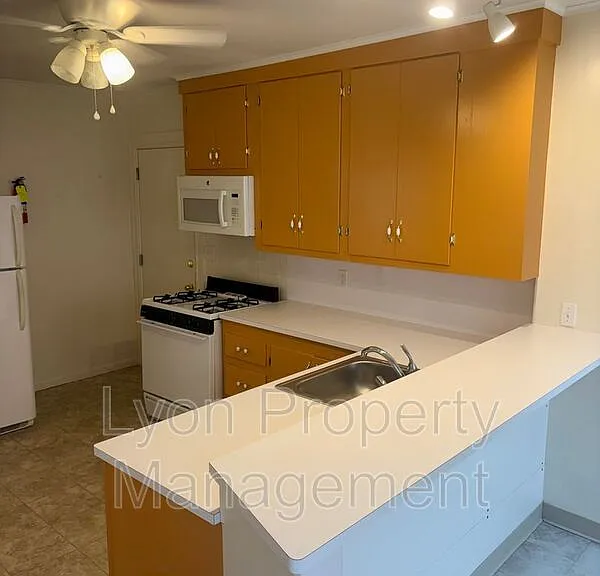 98 Anthony Ave #3R — Photo 4