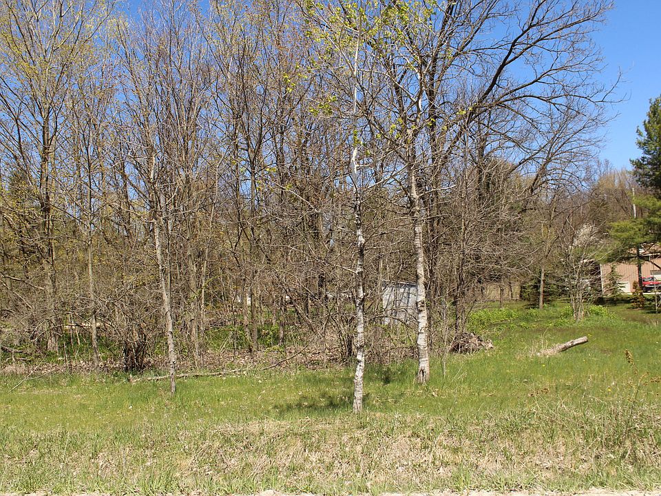 2nd image of 2425 16 Mile Rd NE