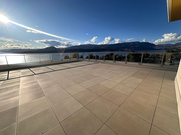 3rd image of 3300 Lakeshore Rd #916