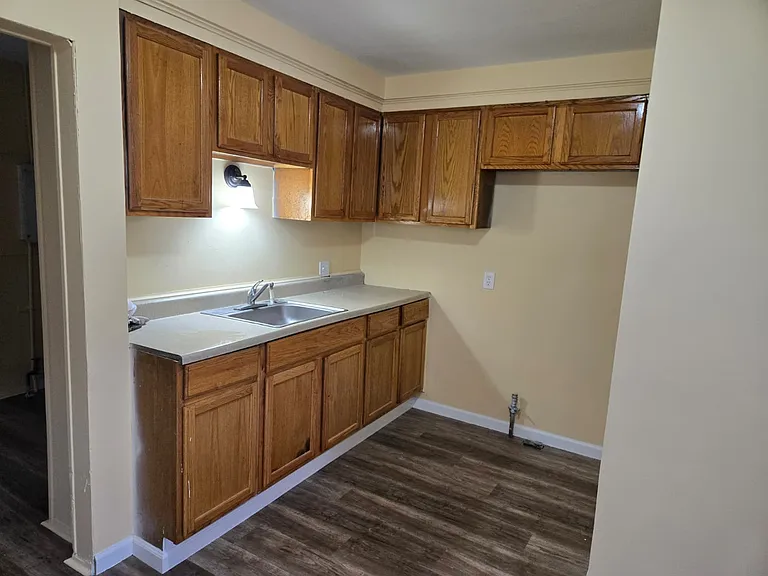 21541 Collingham Ave — Photo 8