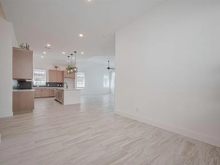 3328 Voda Bend Dr — Photo 8