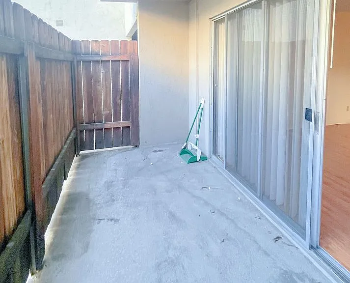 718 N Monterey St — Photo 16