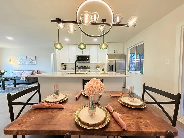 4770 Newton Dr — Photo 11