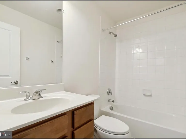 Caledonia Meadow Dr — Photo 18