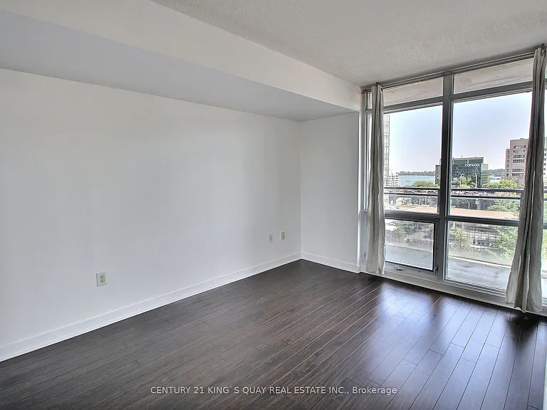 15 Fort York Blvd #711 — Photo 7