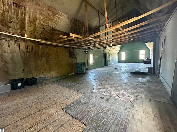 3rd image of 120 E Wexford Ave