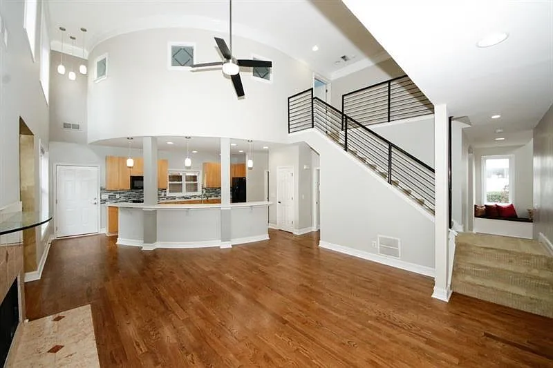 3 bed, 2.5 bath, 2621 sqft, $3,800 — Photo 4