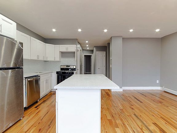 4th image of 3948 Wilder Ave