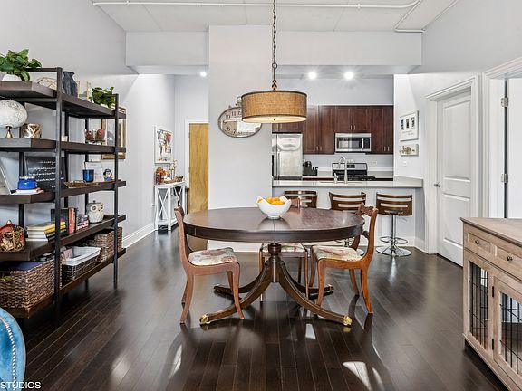 5th image of 4846 N Clark St APT 304N