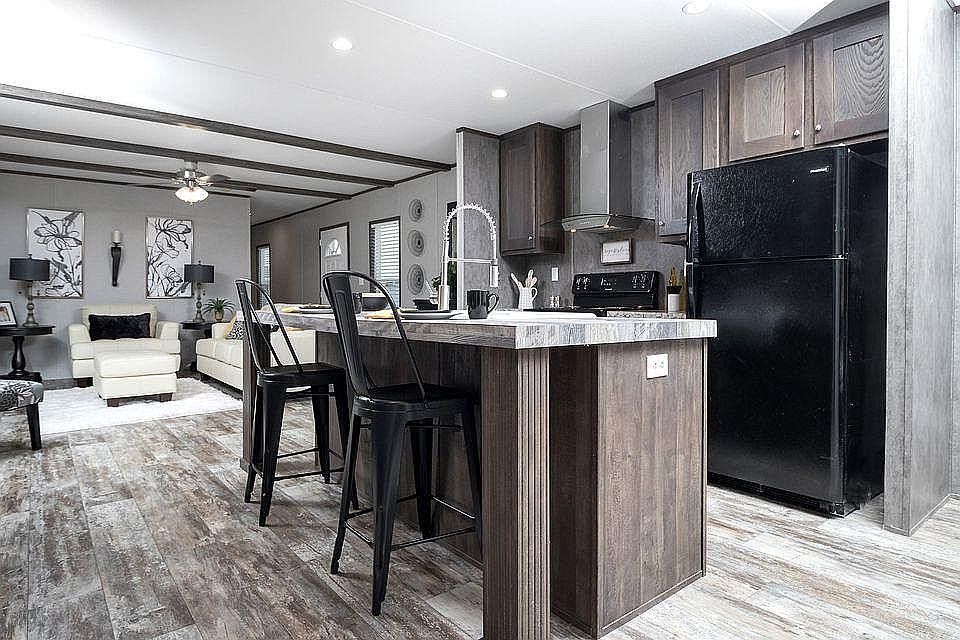 1st image of 422 Spruce Aly