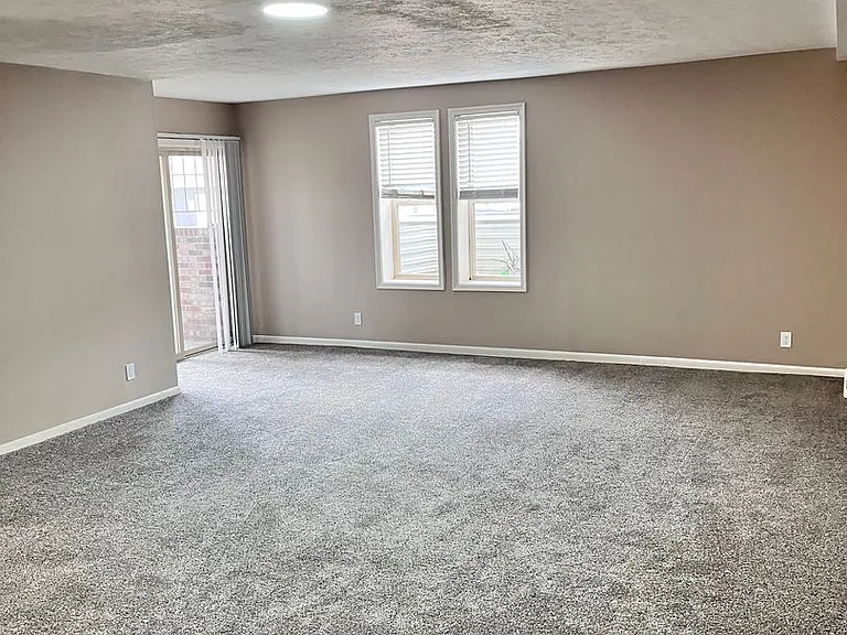 Bristol Square Apartments — Photo 288