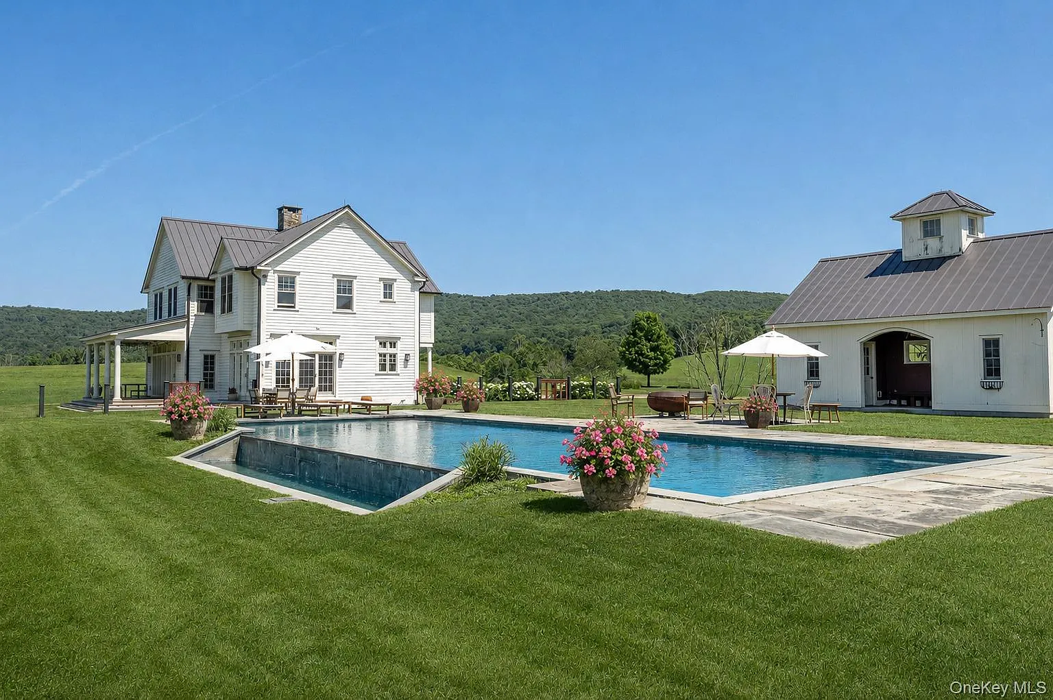 4 bed, 4.5 bath, 6044 sqft, $10,000 — Photo 1