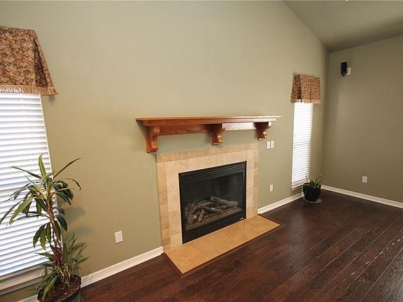 3rd image of 91 Taylor Dr