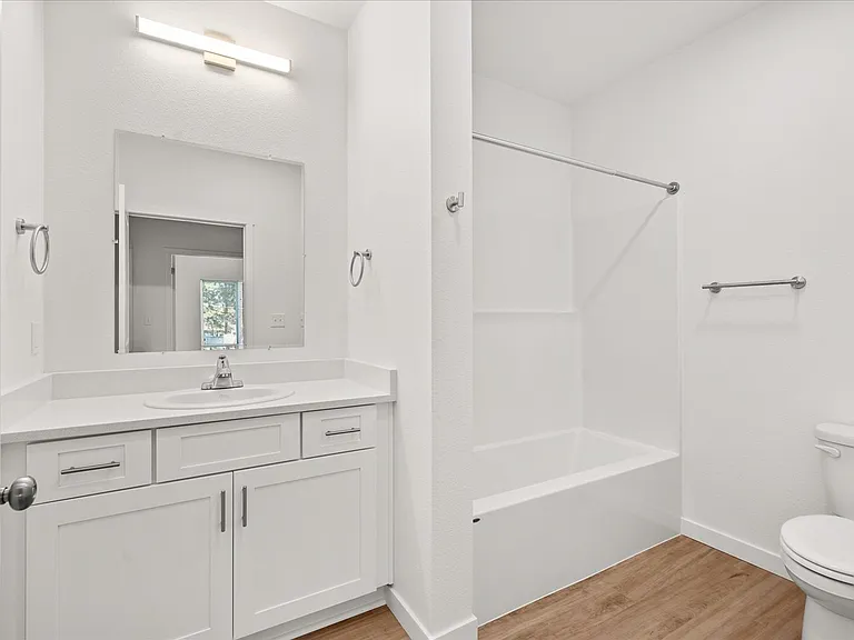 505 E Hawthorne Rd #305 — Photo 14