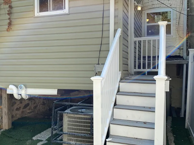 627 Denison St — Photo 2