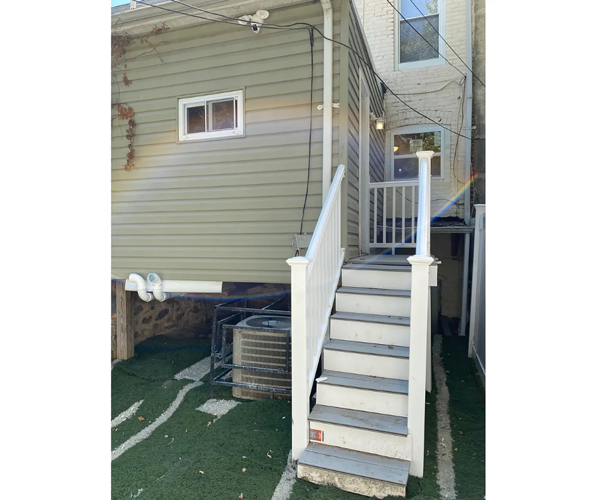 Building Photo - 627 Denison St