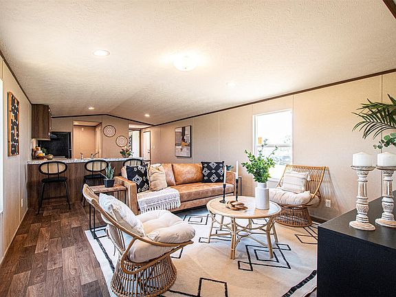 2nd image of 106 Spanish Oak Rd